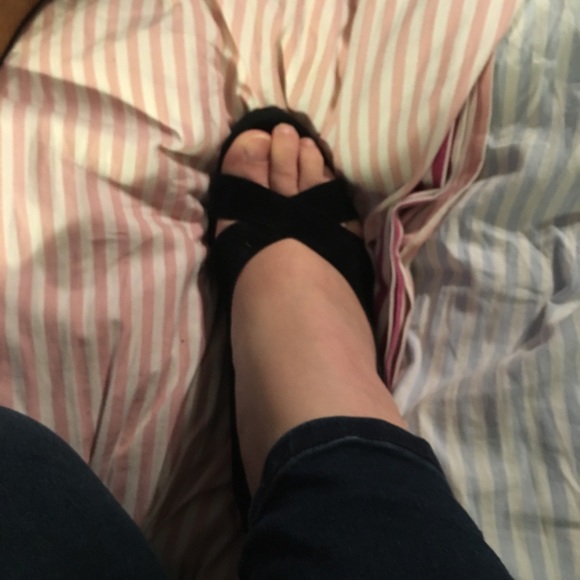 Gorgeous Ugg Suede Cork Wedge - Picture 4 of 6